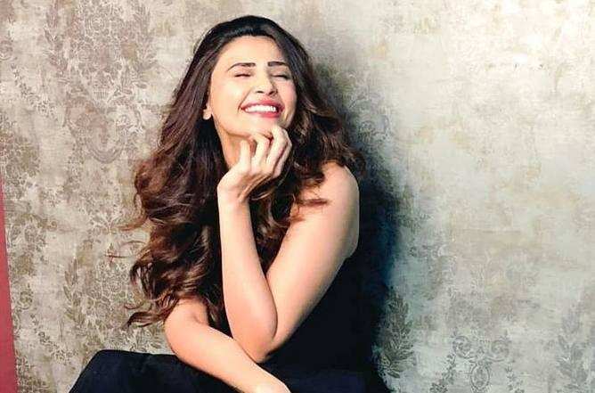 Daisy Shah’s DDLJ Moment in the Train