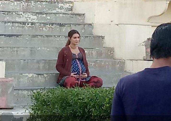 Kriti Sanon’s first look leaked from sets of Mimi