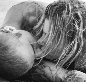 Hailey Baldwin Posted a Smokin’ Hot Photo of Her and Justin Bieber kissing picture.
