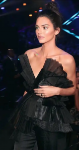Kendall Jenner Looks amazing In Black outfit At People’s Choice Awards.