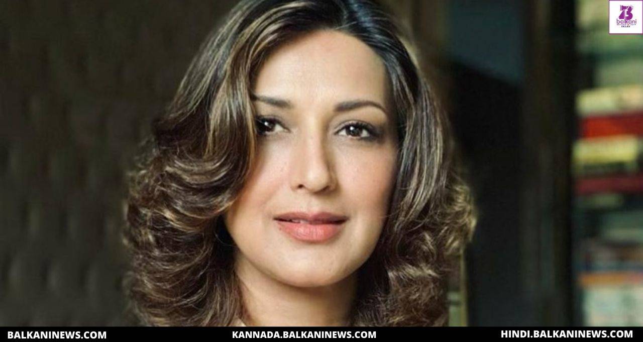 "Sonali Bendre Behl Tries To Be A Tech Savvy, Clicks A-Zoom Selfie".